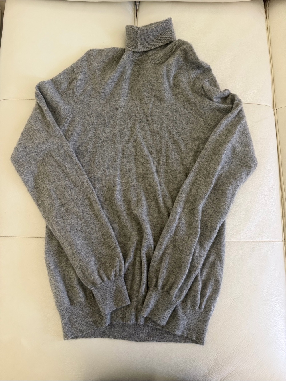 Women's Gray Cashmere Turtleneck Sweater